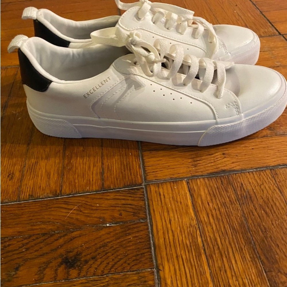 Never worn! Cute office sneakers